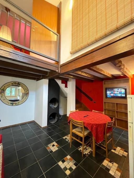 Musicians Mansion Loft Lägenhet Fino Mornasco Exteriör bild
